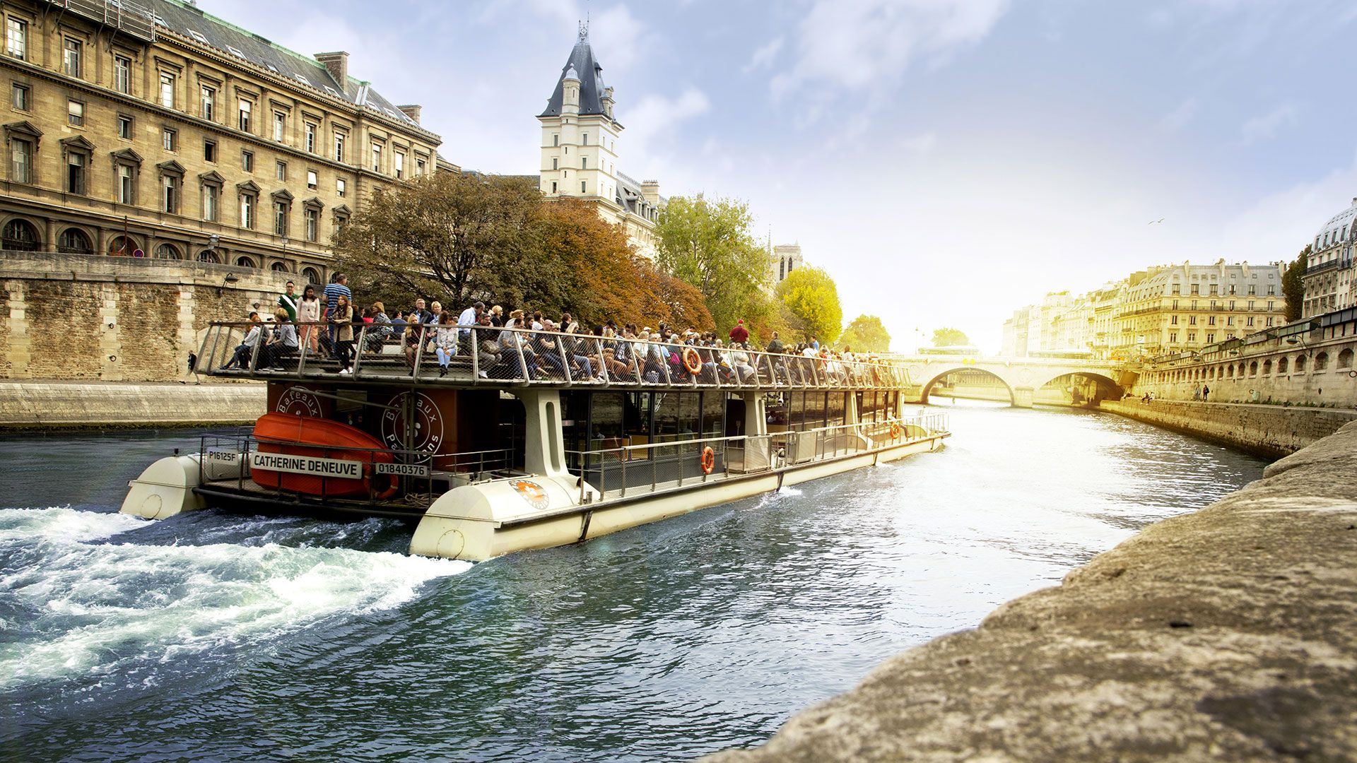 Une réinterprétation digitale de l’audioguide pour Bateaux Parisiens.